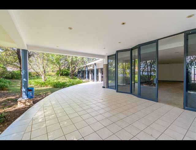 1,610M² OFFICE FOR SALE IN WOODMEAD